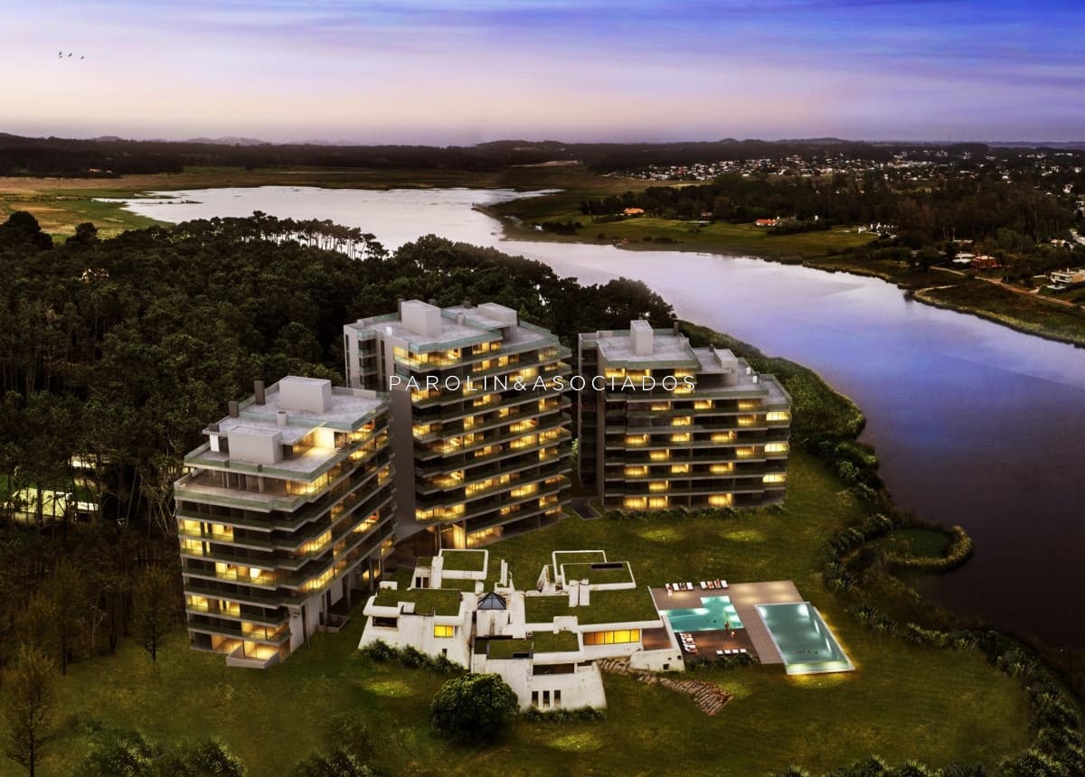 Apartamento en Poseidón Laguna con vistas únicas a Laguna y Mar.