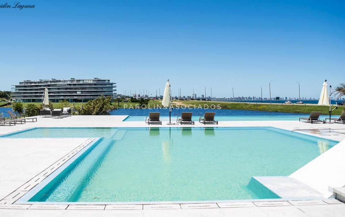 Apartamento en Poseidón Laguna con vistas únicas a Laguna y Mar.