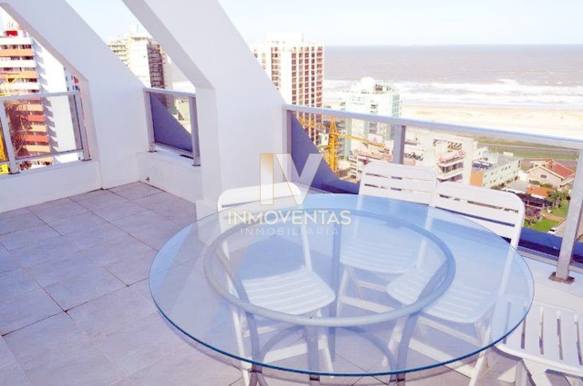Vende Penthouse con hermosa vista en Aidy Grill- Punta del Este, de 4 dormitorios + dep de servicio.