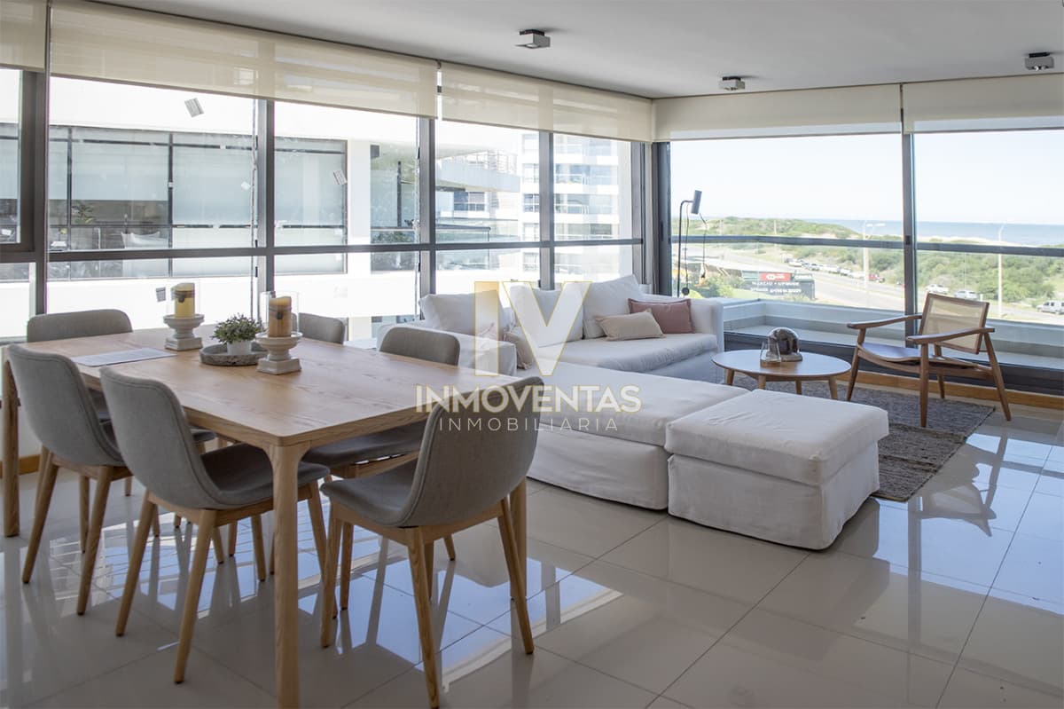 Penthouse frente al mar en venta en Blue Bird, 3 dormitorios en suite. Punta del este