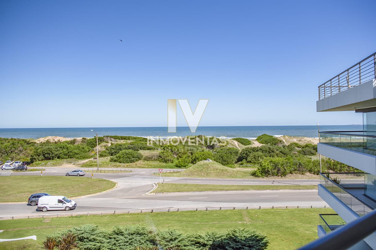 Penthouse frente al mar en venta en Blue Bird, 3 dormitorios en suite. Punta del este