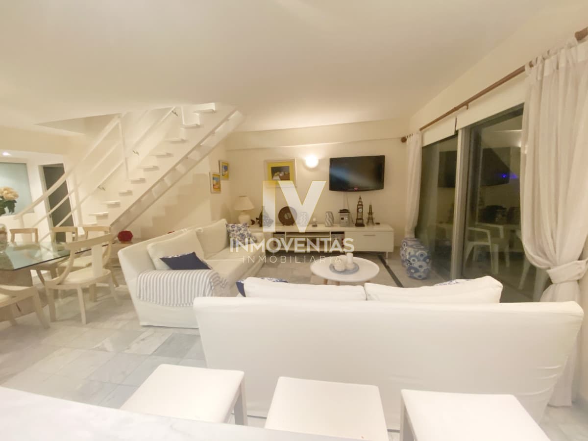 Vende Penthouse con hermosa vista en Aidy Grill- Punta del Este, de 4 dormitorios + dep de servicio.