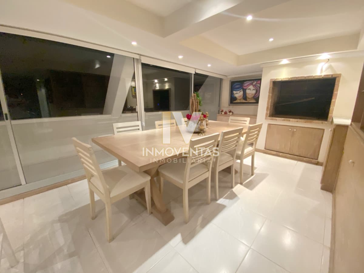 Vende Penthouse con hermosa vista en Aidy Grill- Punta del Este, de 4 dormitorios + dep de servicio.