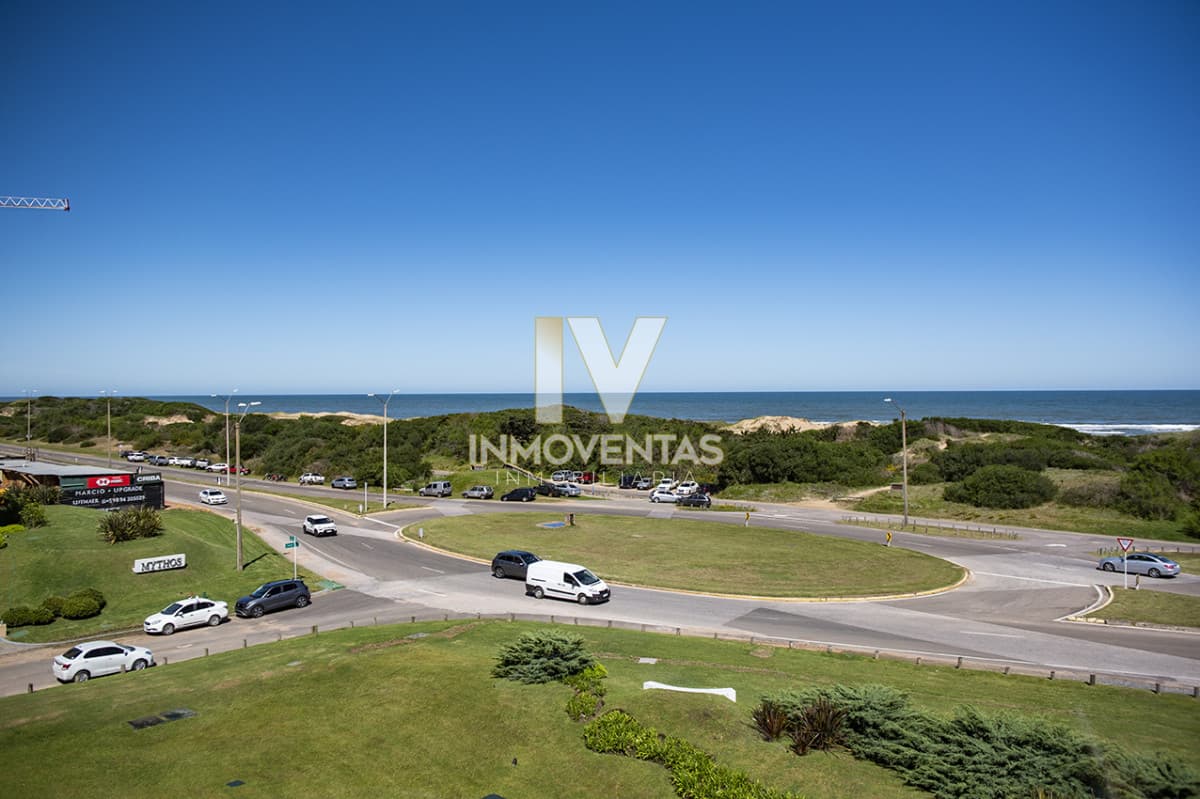 Penthouse frente al mar en venta en Blue Bird, 3 dormitorios en suite. Punta del este