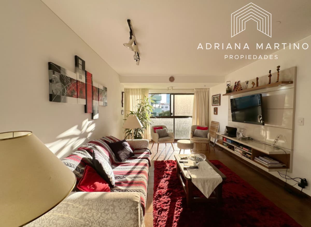 Vende Apartamento frente al mar en Brava, Punta del Este de 2 dormitorios.
