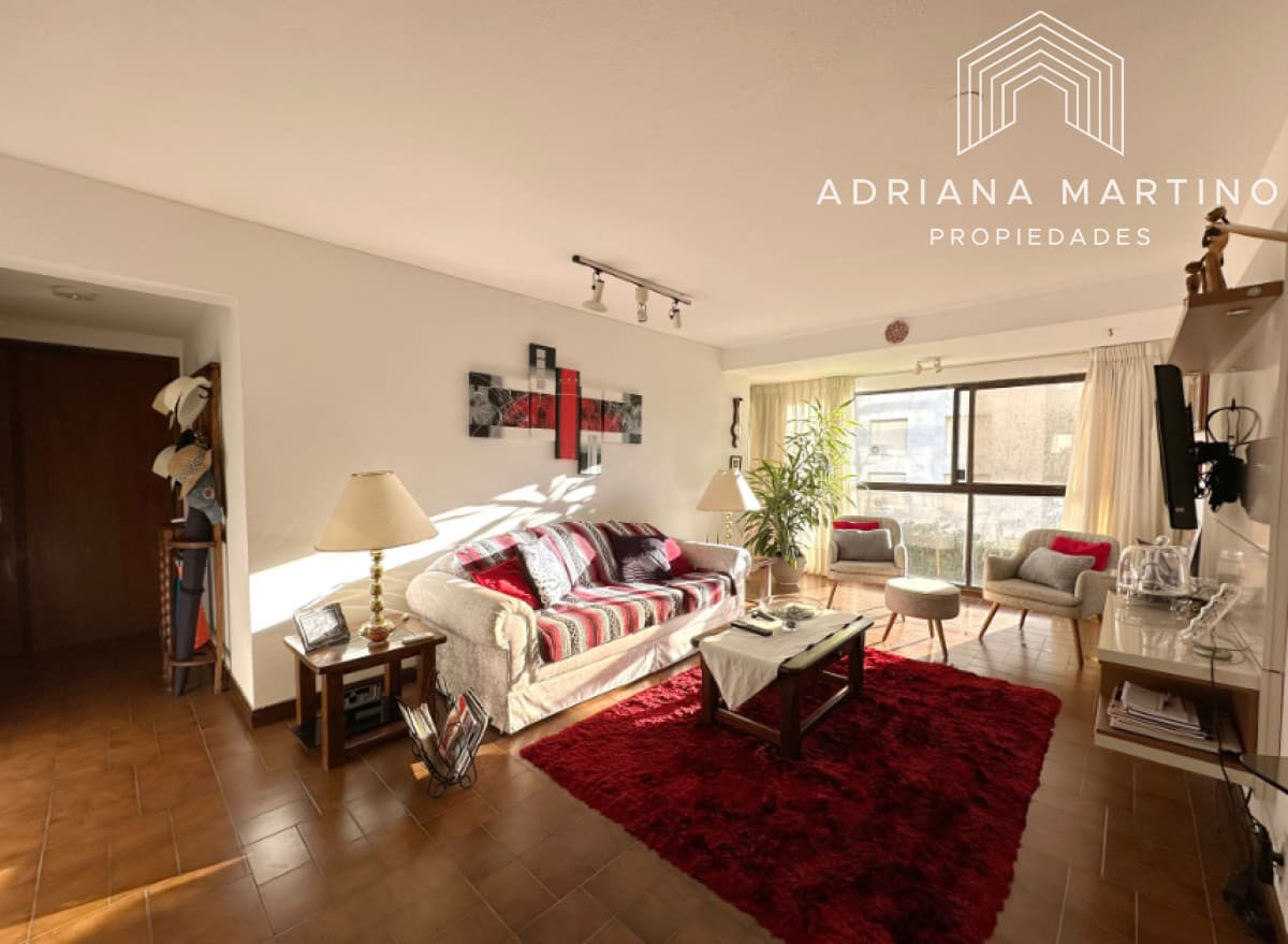 Vende Apartamento frente al mar en Brava, Punta del Este de 2 dormitorios.