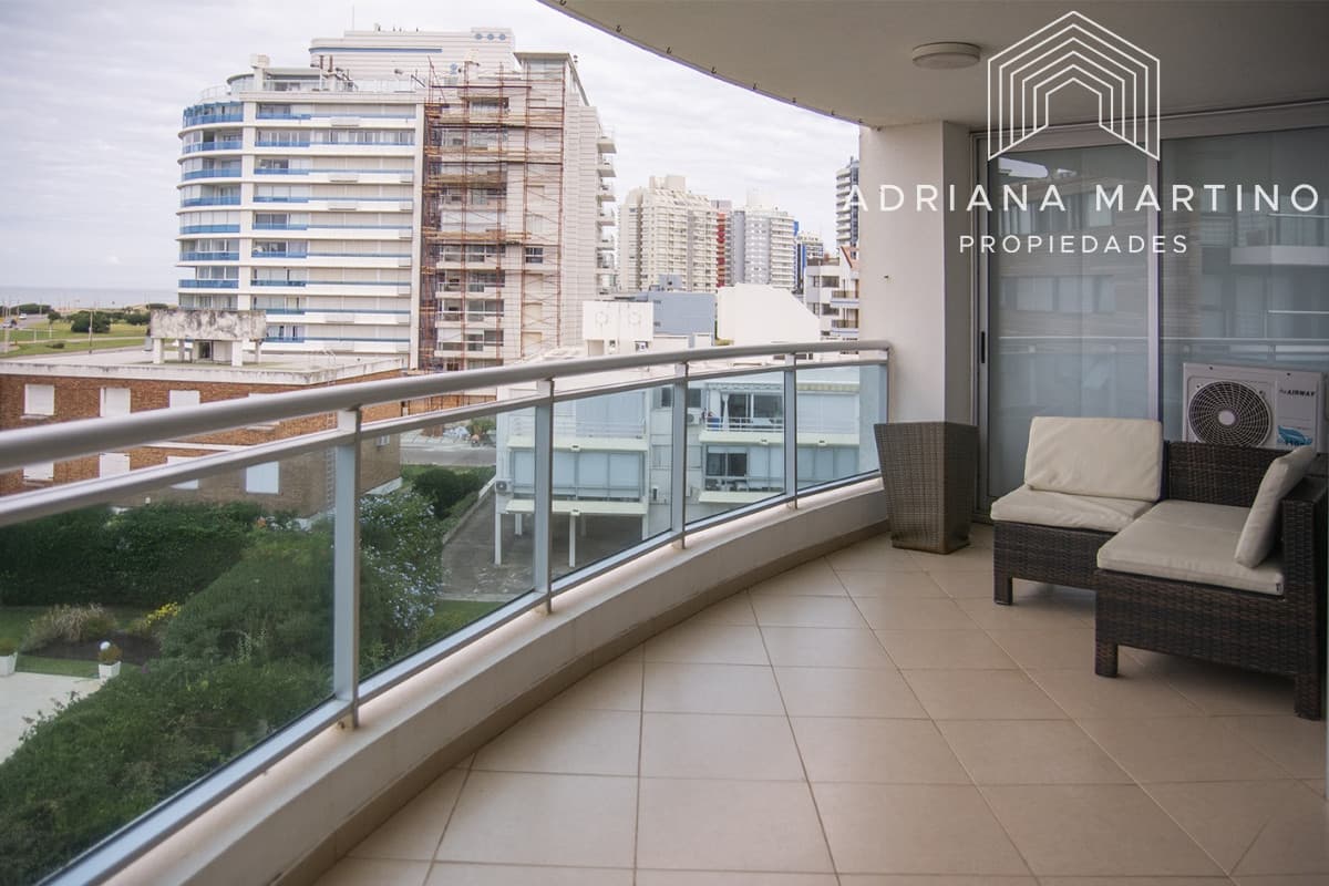 Hermoso Departamento en venta. Sol y Luna, 3 dormitorios + dependencia.