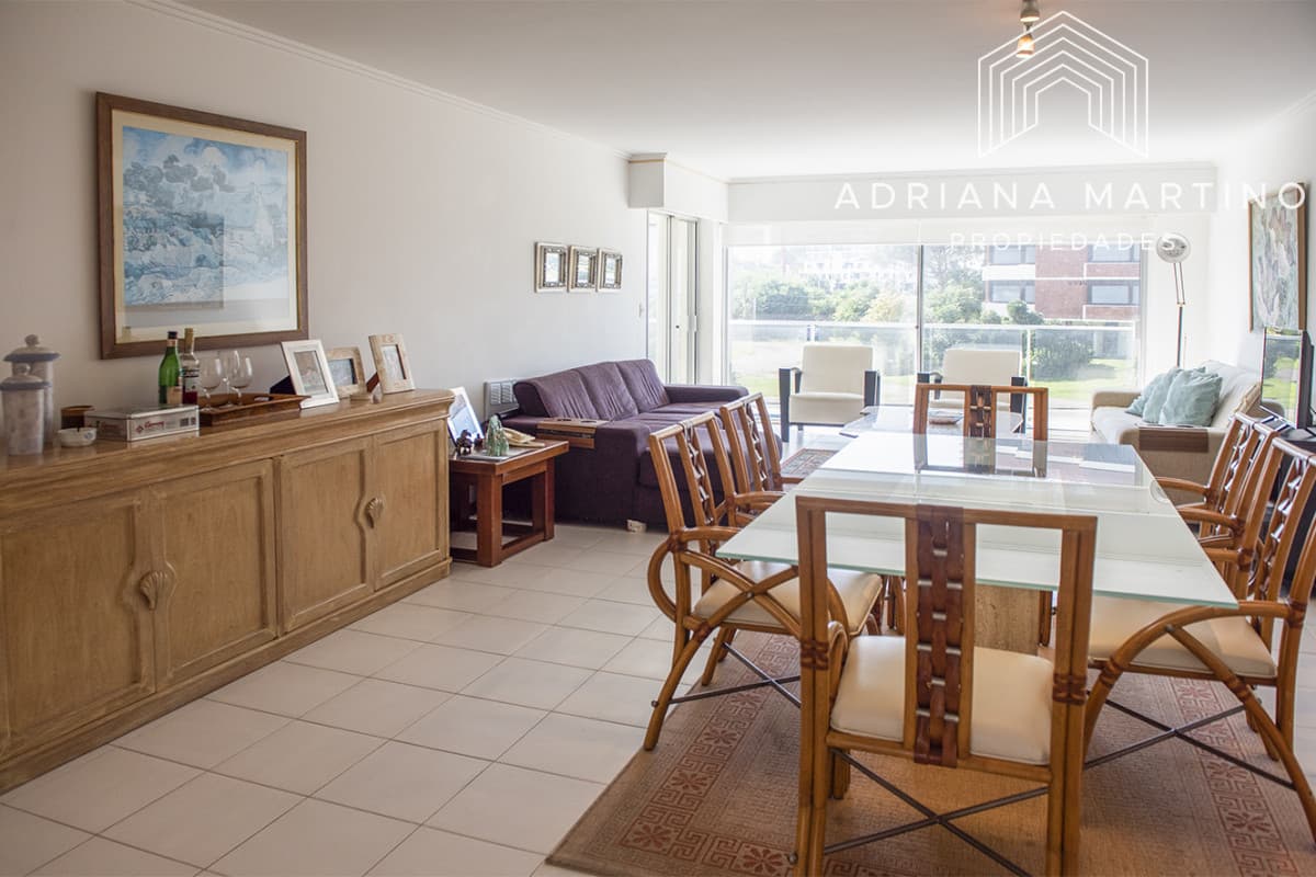 Vende departamento de 3 dormitorios en Ocean Tower, Punta del Este