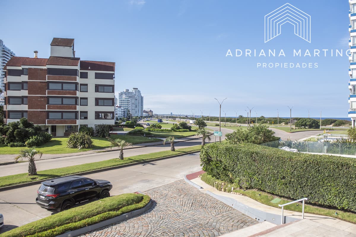Vende departamento de 3 dormitorios en Ocean Tower, Punta del Este