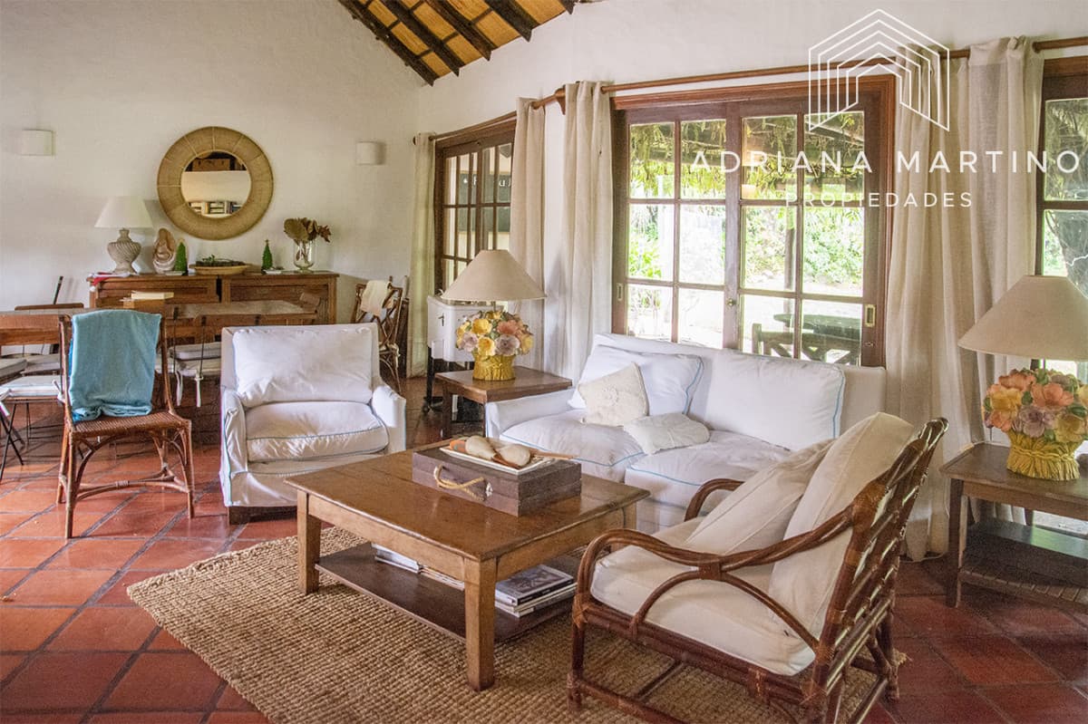 En venta casa de 1 dormitorio con dependencia en Cantegril