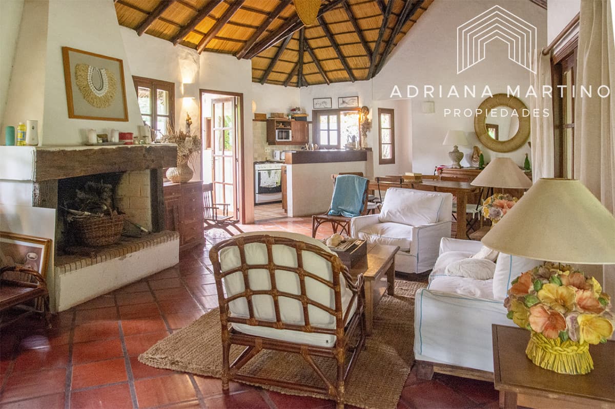En venta casa de 1 dormitorio con dependencia en Cantegril