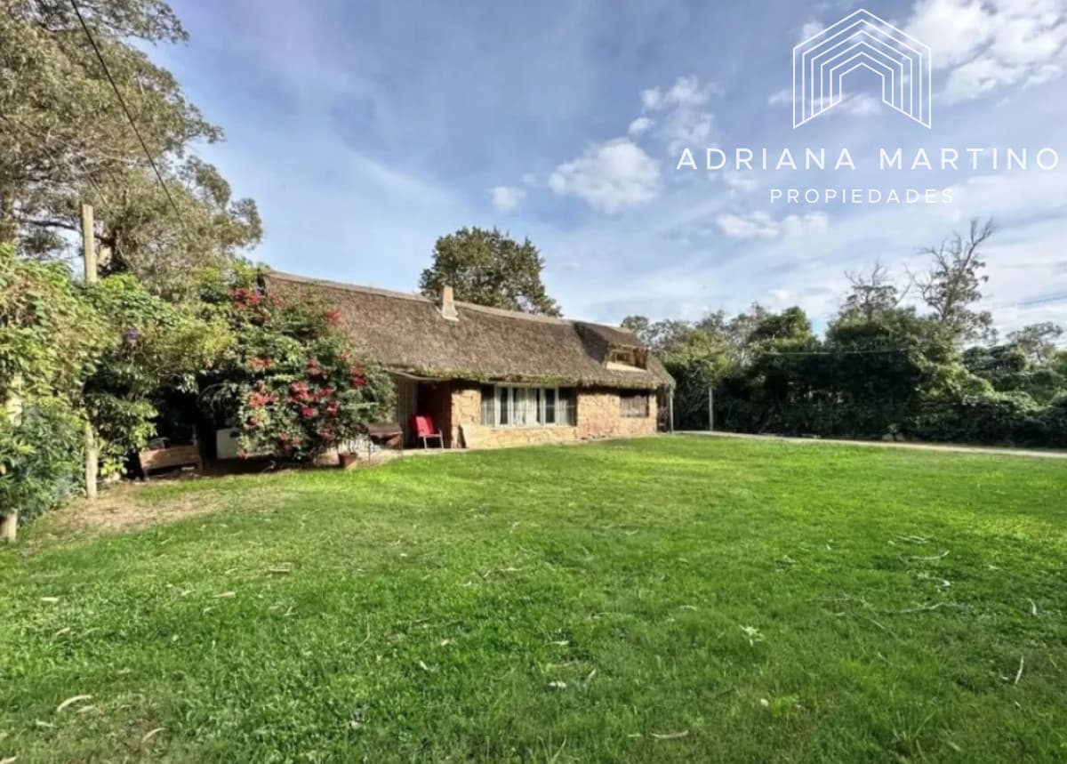 Vende casa en Punta del Este, de 6 dormitorios.