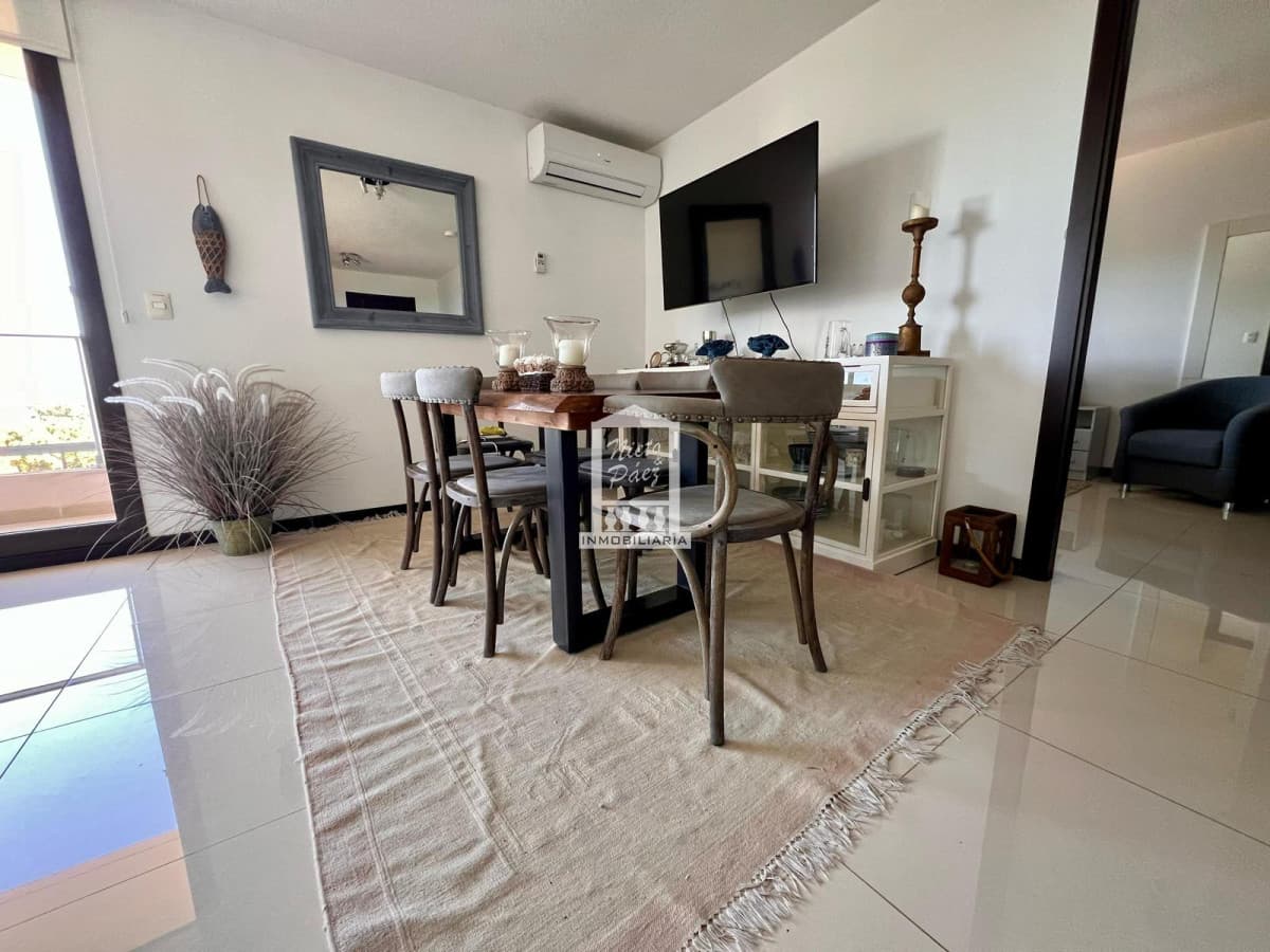 En venta apartamento con excelente vista, de 3 dormitorios en Roosevelt.