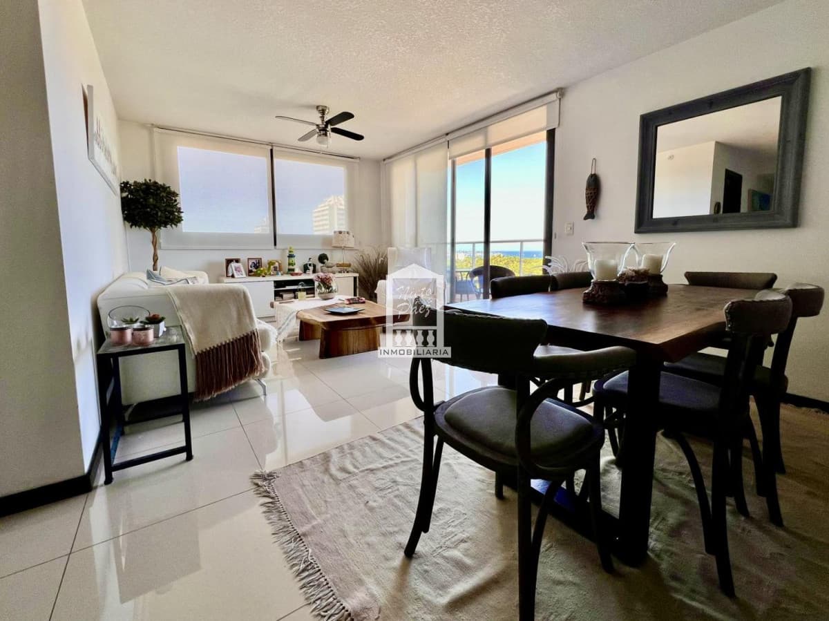 En venta apartamento con excelente vista, de 3 dormitorios en Roosevelt.