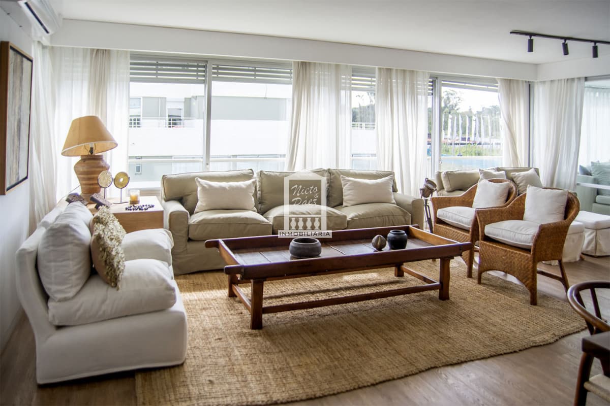 Vende apartamento de 3 dormitorios en Tiburón , Punta del Este