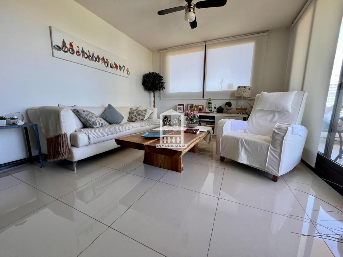 En venta apartamento con excelente vista, de 3 dormitorios en Roosevelt.