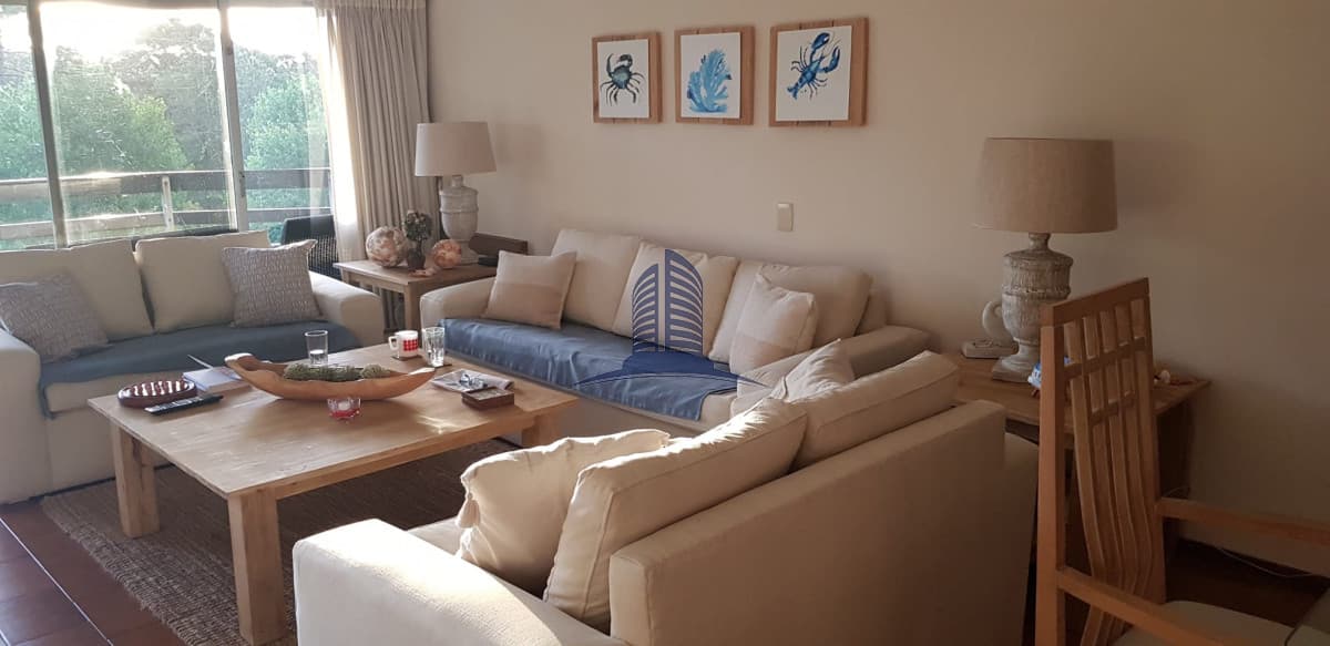Departamento de 3 dormitorios mas dependencia en venta. Punta del Este