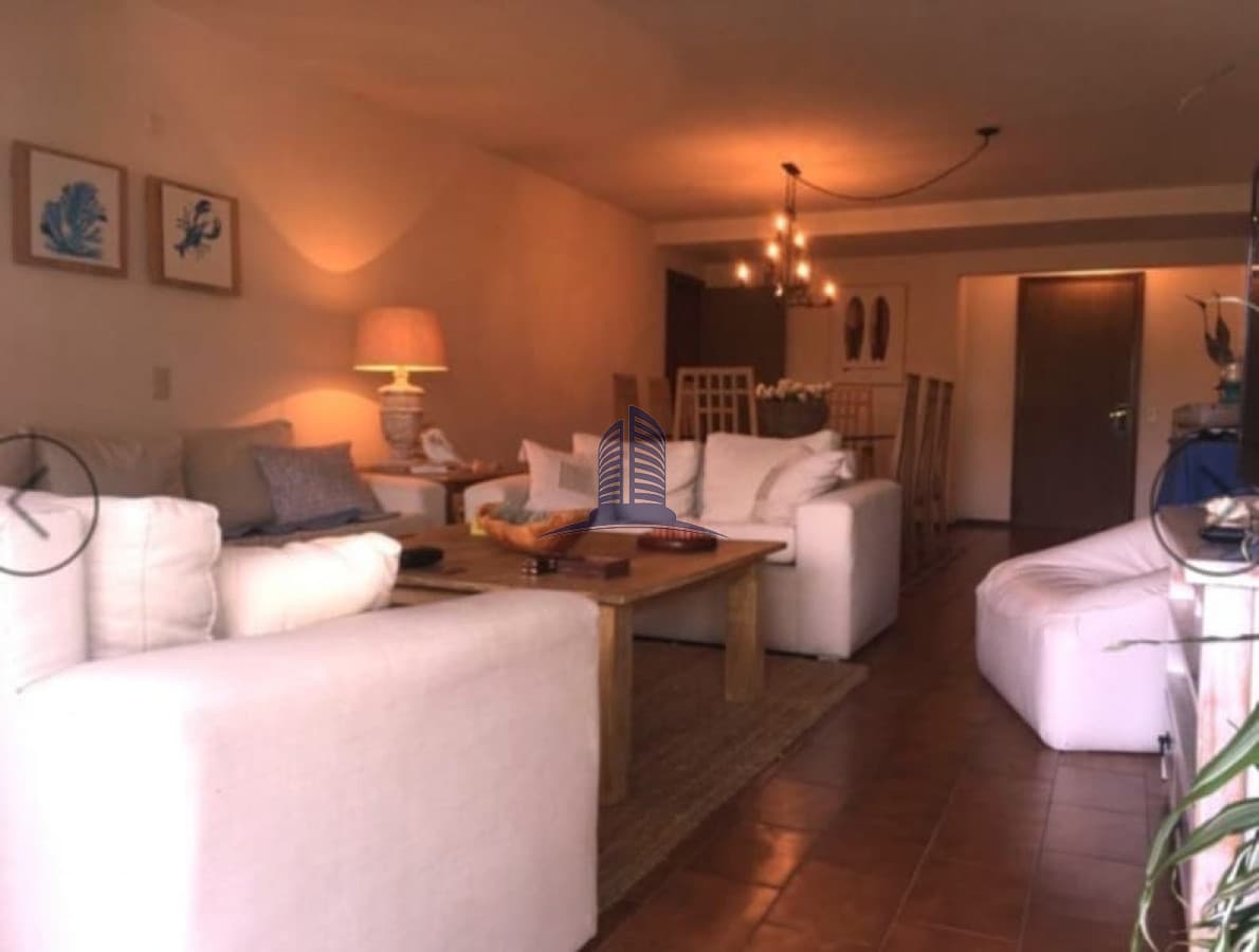 Departamento de 3 dormitorios mas dependencia en venta. Punta del Este