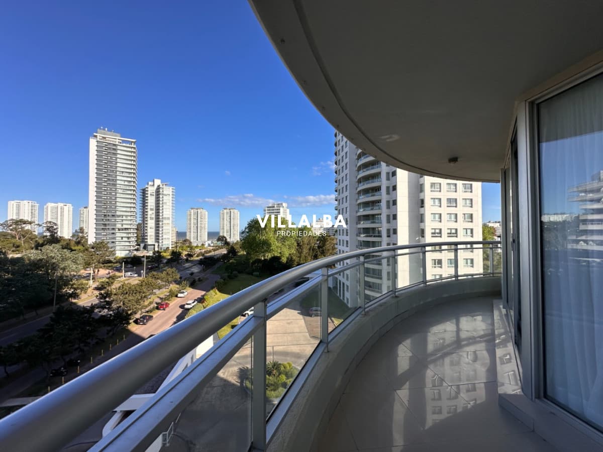 Hermoso apartamento en venta de 3 dormitorios y dependencia