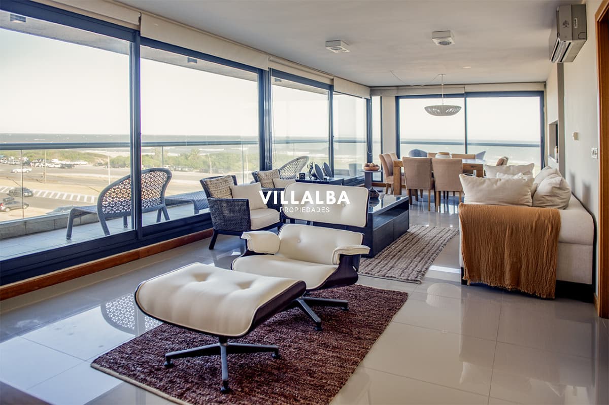 Apartamento Penthouse, frente al mar, playa brava, 3 dormitorios con hermosa vista