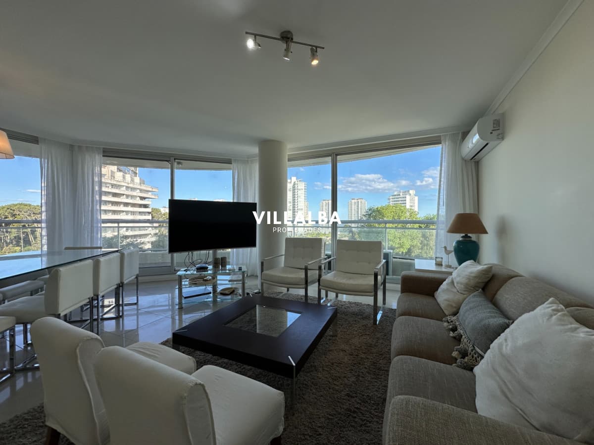 Hermoso apartamento en venta de 3 dormitorios y dependencia