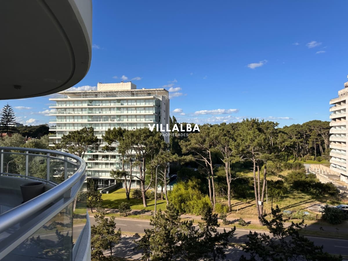 Hermoso apartamento en venta de 3 dormitorios y dependencia