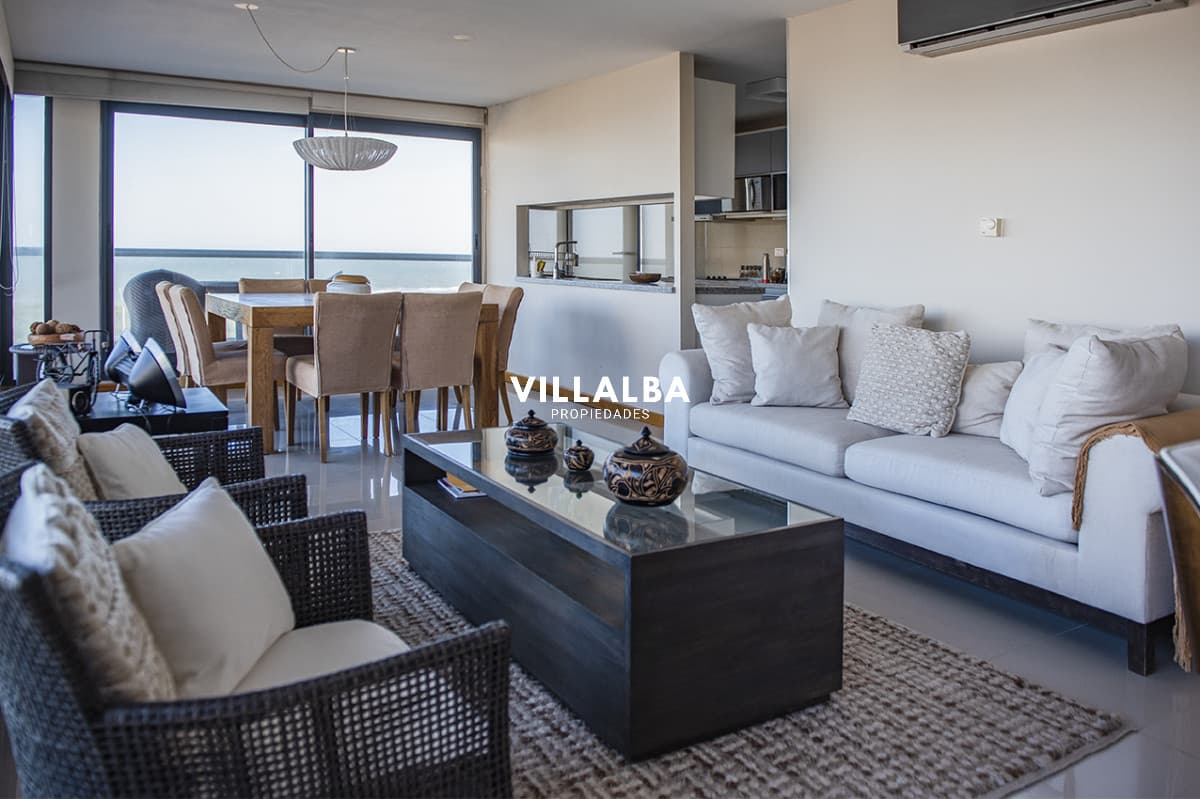 Apartamento Penthouse, frente al mar, playa brava, 3 dormitorios con hermosa vista