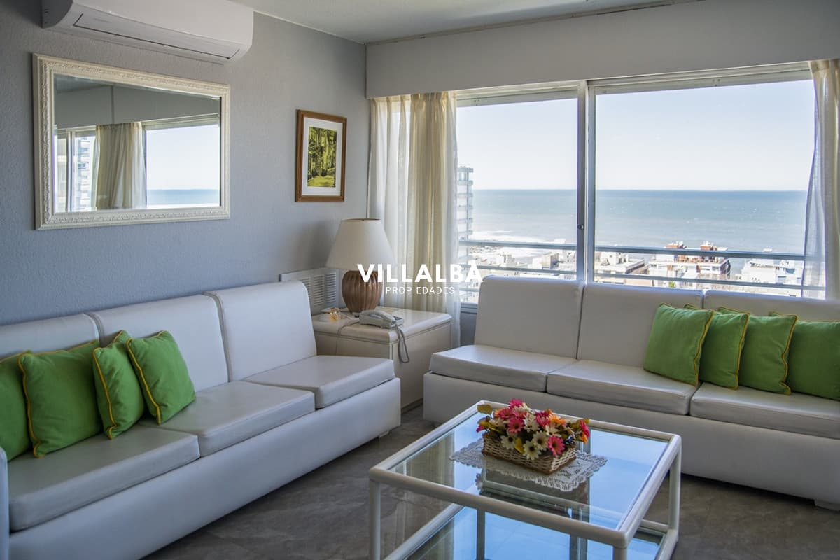 Departamento en venta de 2 dormitorios con vista al Mar, Peninsula , Punta del este