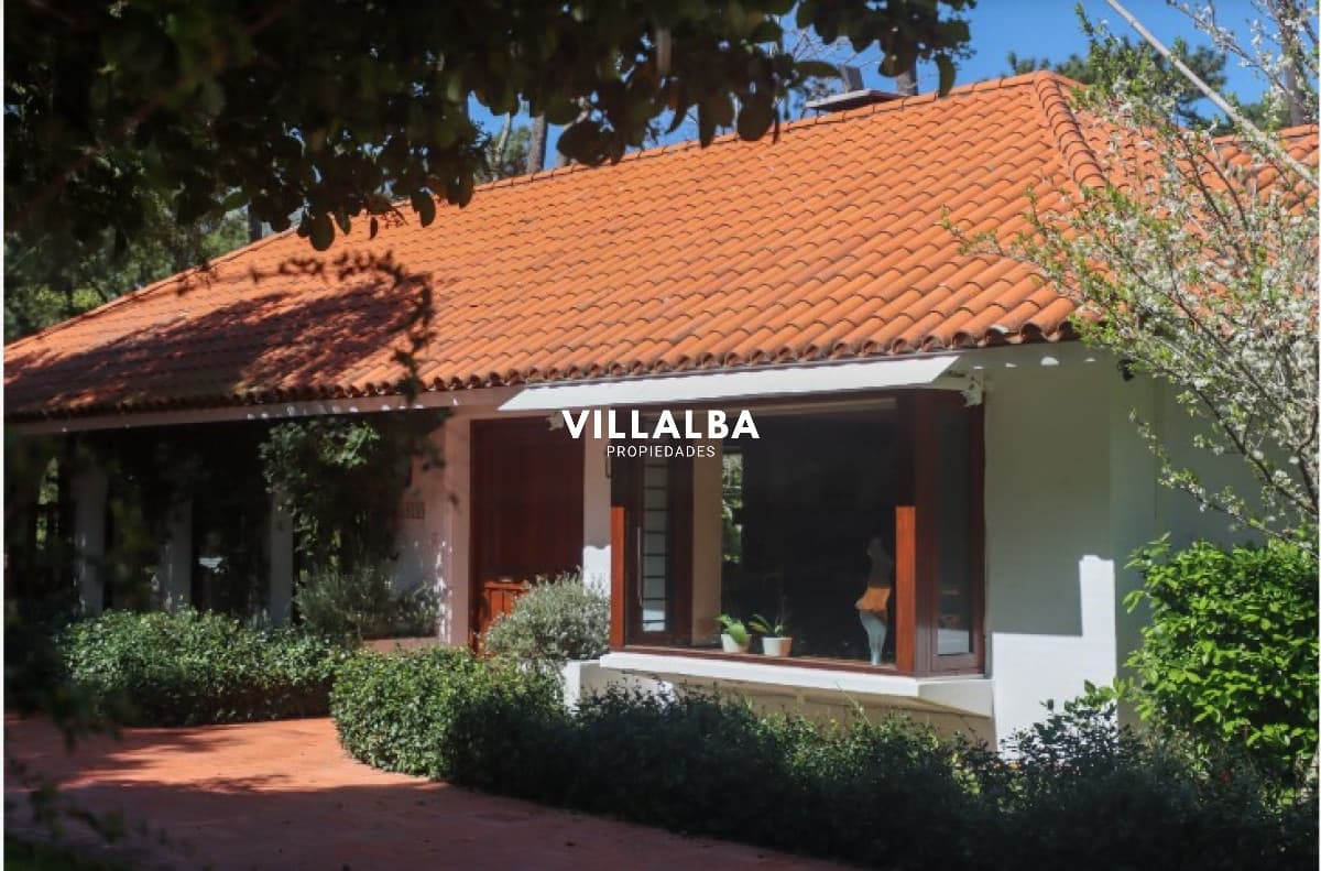 Vende casa en playa brava, Punta del Este de 5 dormitorios