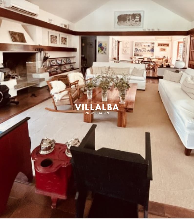 Vende casa en playa brava, Punta del Este de 5 dormitorios