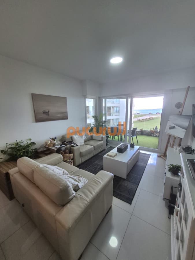 Apartamento en venta primera linea Playa Mansa Punta del Este 2 dormitorios