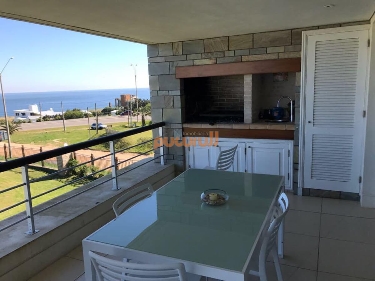 Comodo e iluminado departamento en venta de 3 dormitorios con preciosa vista al mar. Veramansa