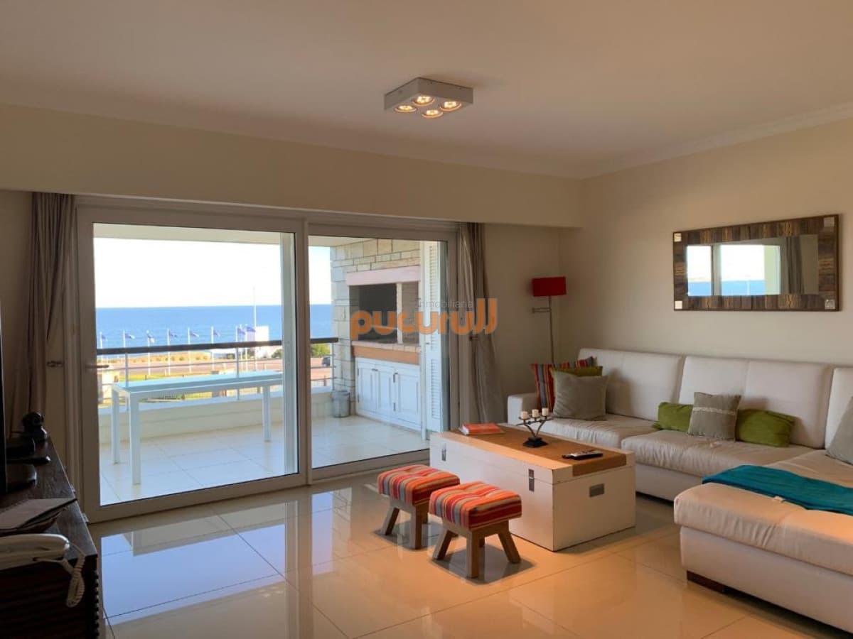Comodo e iluminado departamento en venta de 3 dormitorios con preciosa vista al mar. Veramansa