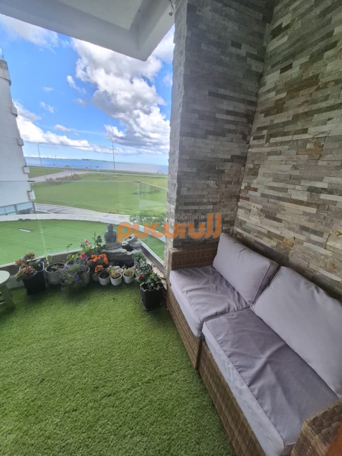 Apartamento en venta primera linea Playa Mansa Punta del Este 2 dormitorios