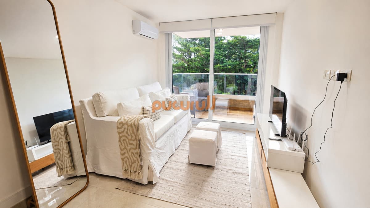 Apartamento de 1 dormitorio en venta, con vista a agradable entorno