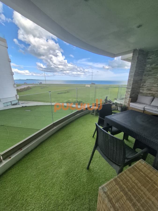 Apartamento en venta primera linea Playa Mansa Punta del Este 2 dormitorios