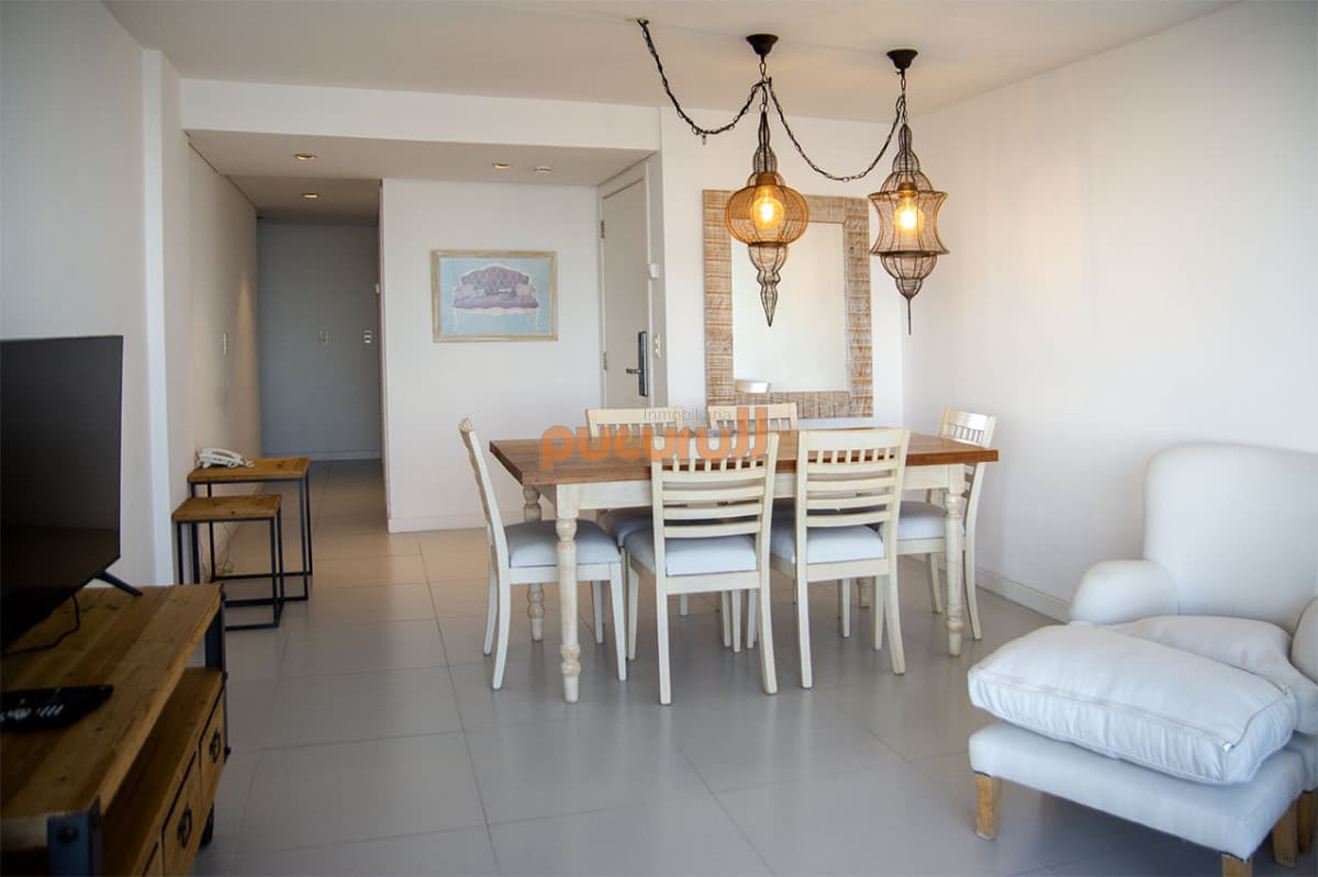 Departamento de 2 suites + depedencia en venta Frente al mar.
