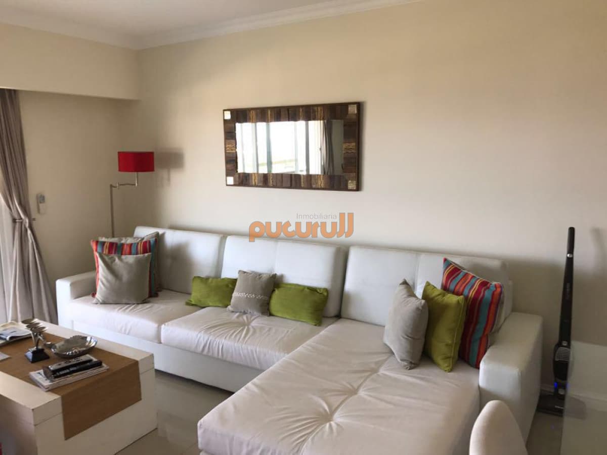 Comodo e iluminado departamento en venta de 3 dormitorios con preciosa vista al mar. Veramansa