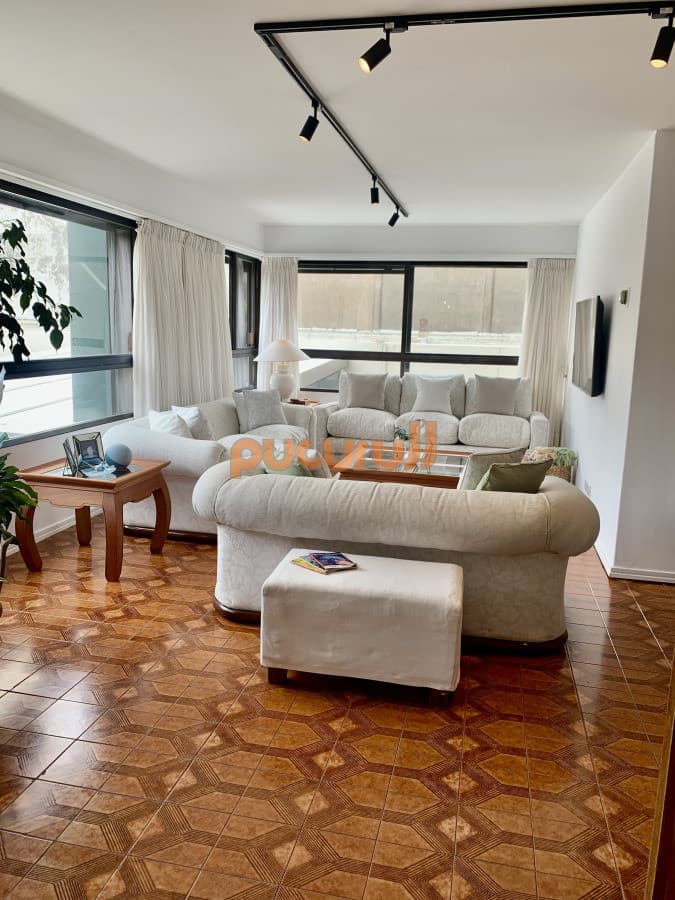 En venta apartamento de 2 mas dep. en Península, Punta del Este