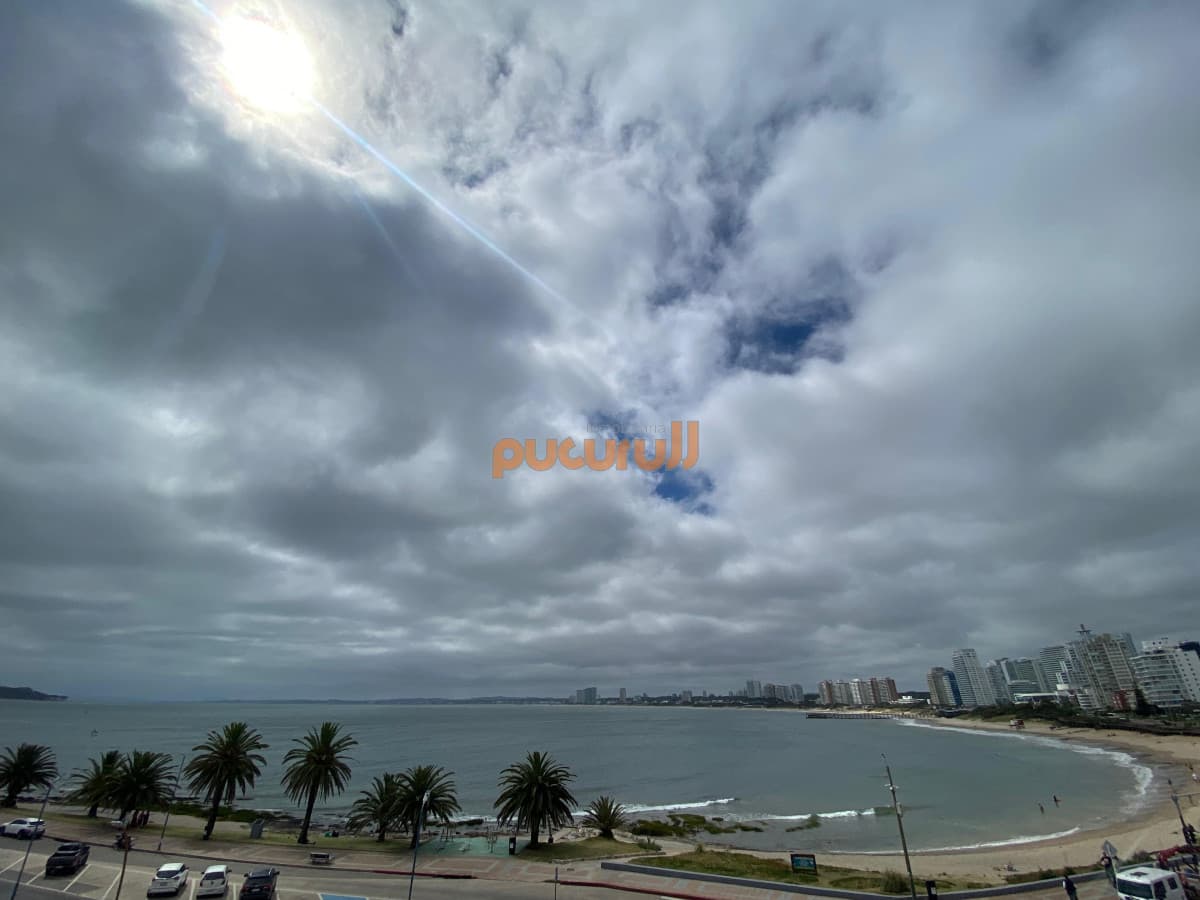 Vende apartamento con vista al mar de 3 dormitorios, Punta del Este