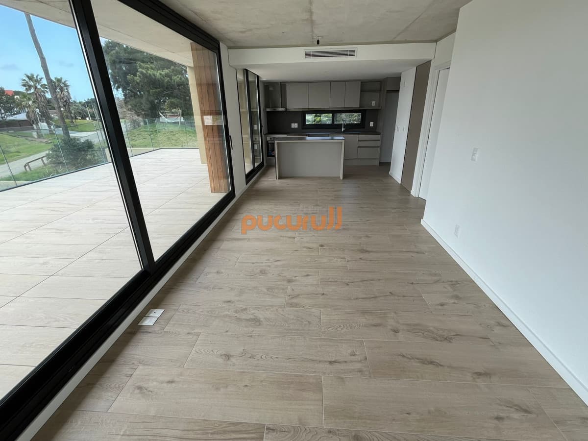 Departamento de 2 dormitorios con 2 baños en venta, gran terraza. Walmer Lagoon