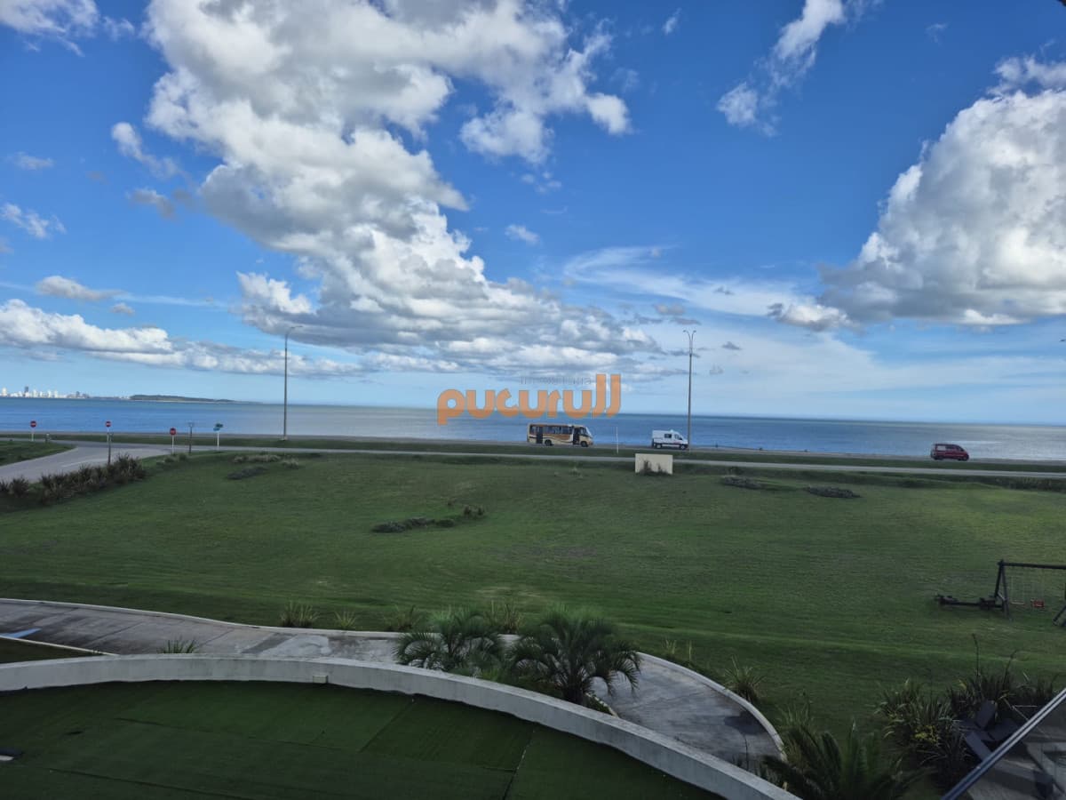 Apartamento en venta primera linea Playa Mansa Punta del Este 2 dormitorios