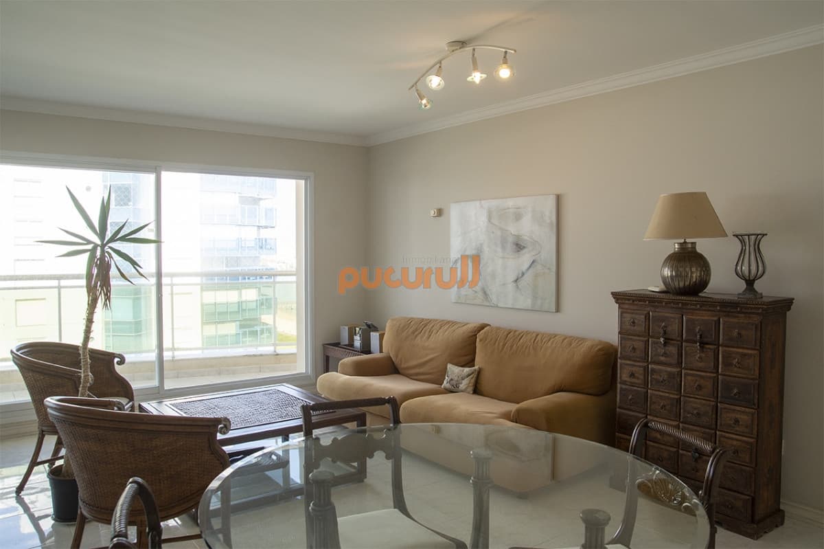 Departamento de 3 dormitorios en venta frente a Playa Mansa, Coral Tower