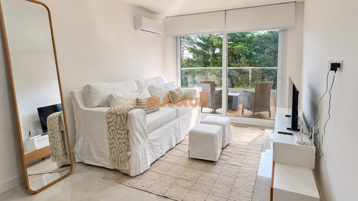 Apartamento de 1 dormitorio en venta, con vista a agradable entorno