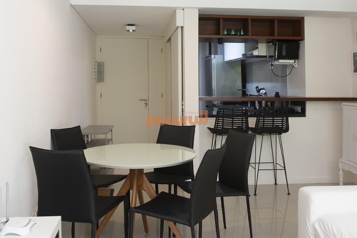 Apartamento en Venta de 2 dormitorios en Punta del Este Sobre Roosevelt