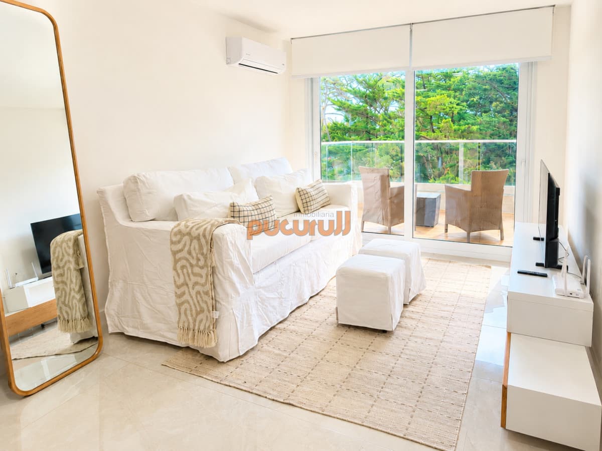 Apartamento de 1 dormitorio en venta, con vista a agradable entorno