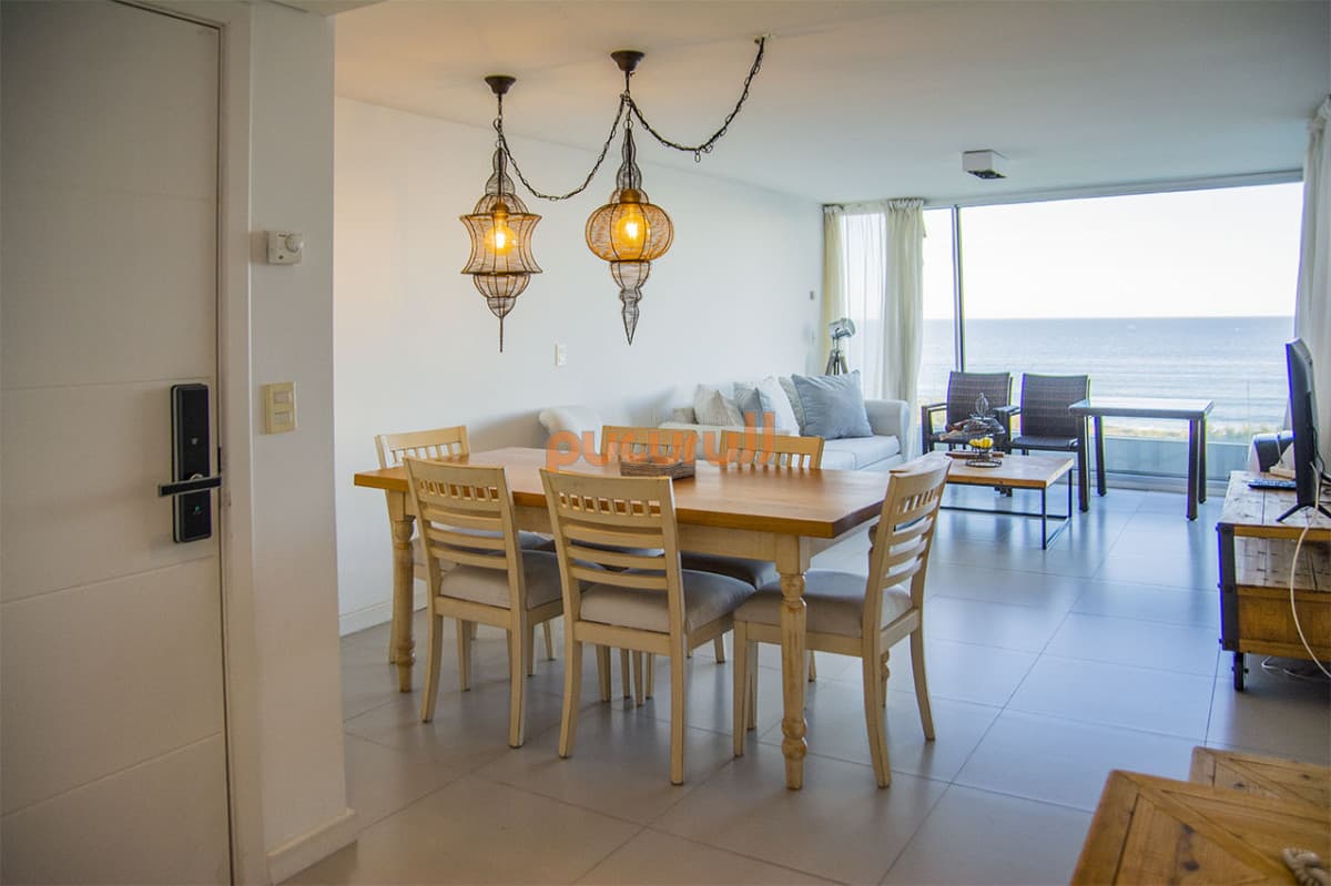 Departamento de 2 suites + depedencia en venta Frente al mar.