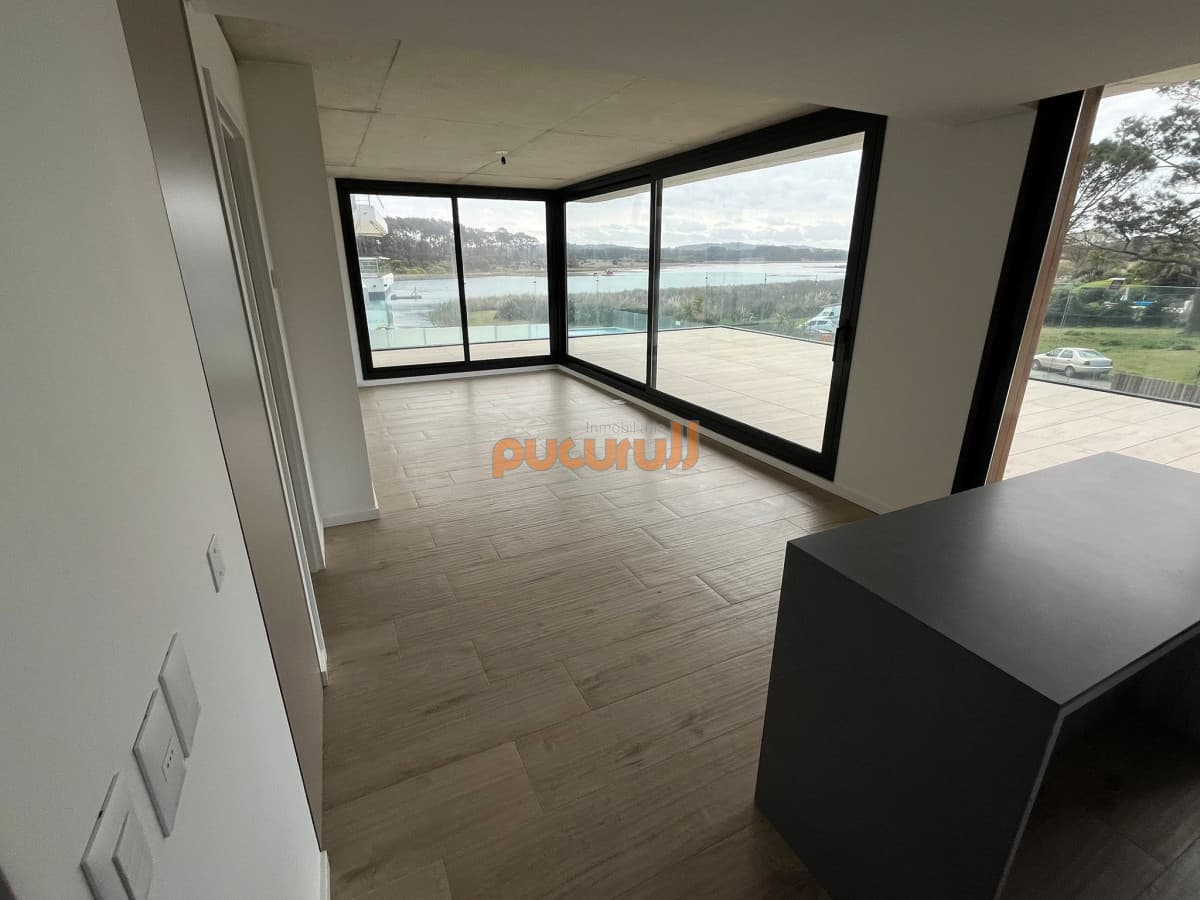 Departamento de 2 dormitorios con 2 baños en venta, gran terraza. Walmer Lagoon