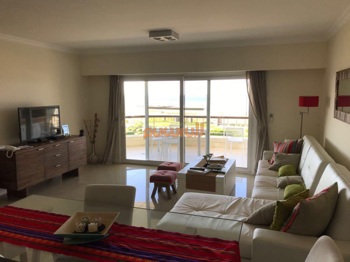 Comodo e iluminado departamento en venta de 3 dormitorios con preciosa vista al mar. Veramansa