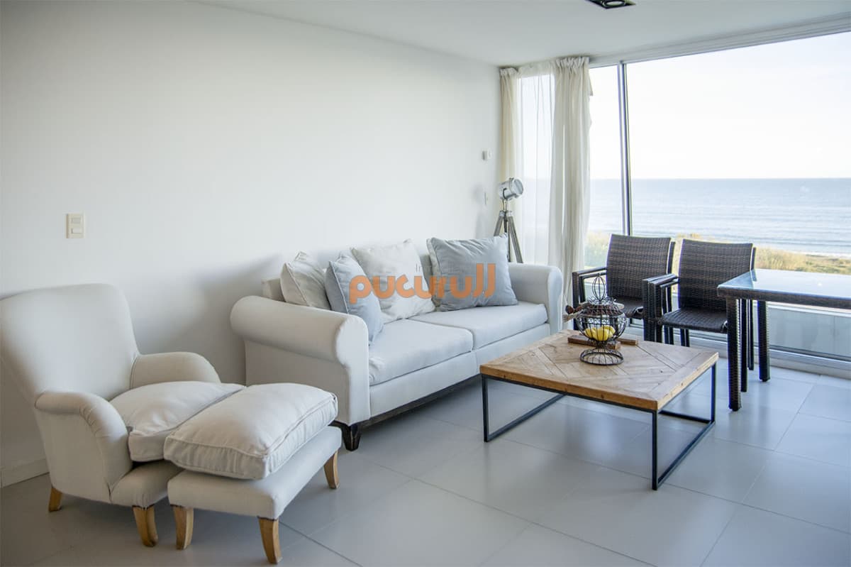 Departamento de 2 suites + depedencia en venta Frente al mar.